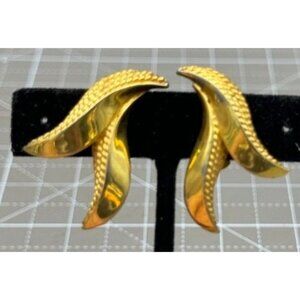 Vintage Carnegie Earrings Gold Tone Split Leaf Clip 1 1/2"